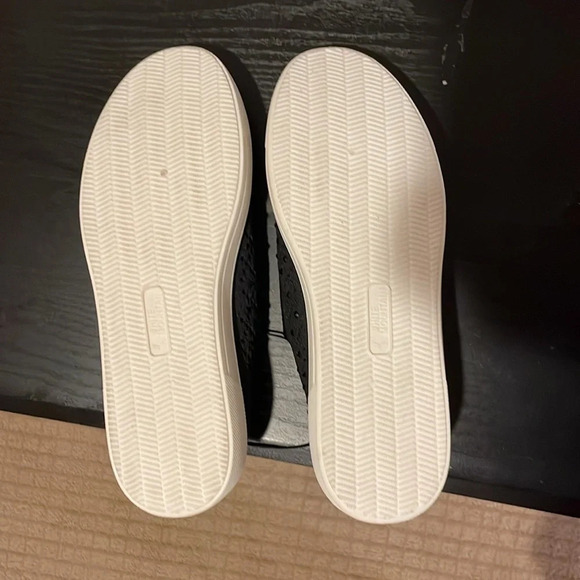 White Mountain slip on shoes - Picture 4 of 5